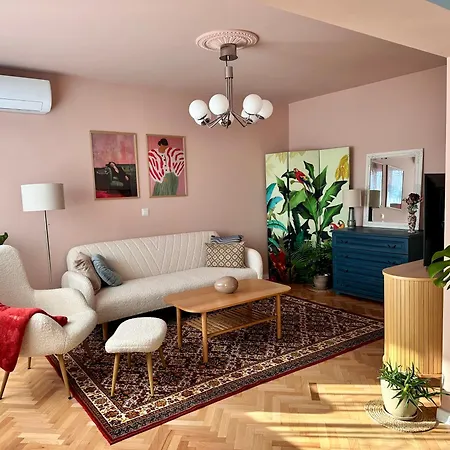 Vera With Free Parking