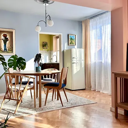 Vera With Free Parking *