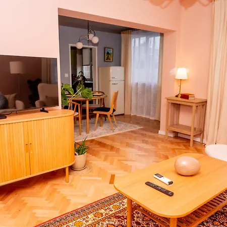 Vera With Free Parking