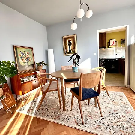 Vera With Free Parking *