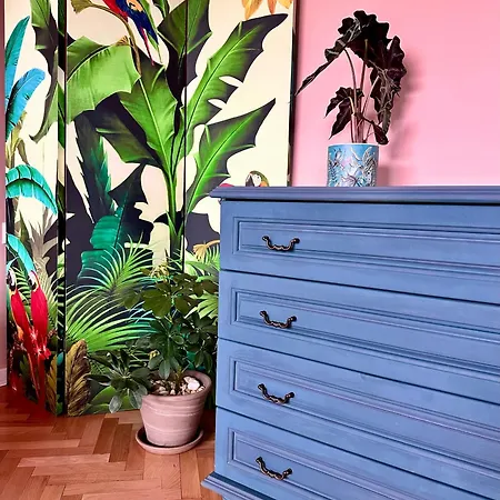 Vera With Free Parking דירה