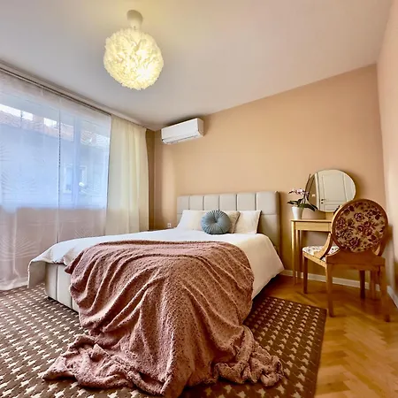 Vera With Free Parking דירה *