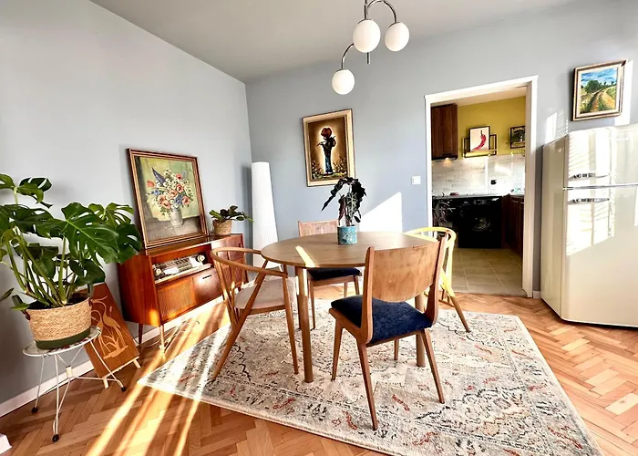 Vera With Free Parking *